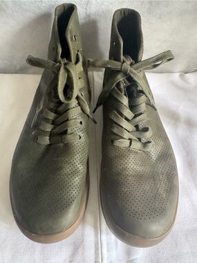 NOBULL Olive Green Perforated Chukka Boots Sz 9 women’s